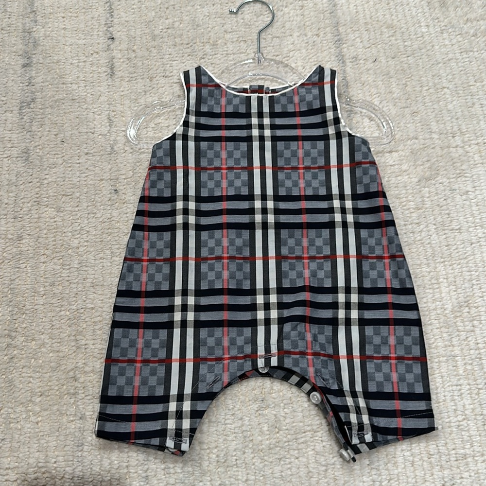 Burberry baby jumpsuit and cardigan - Picture 2 of 7